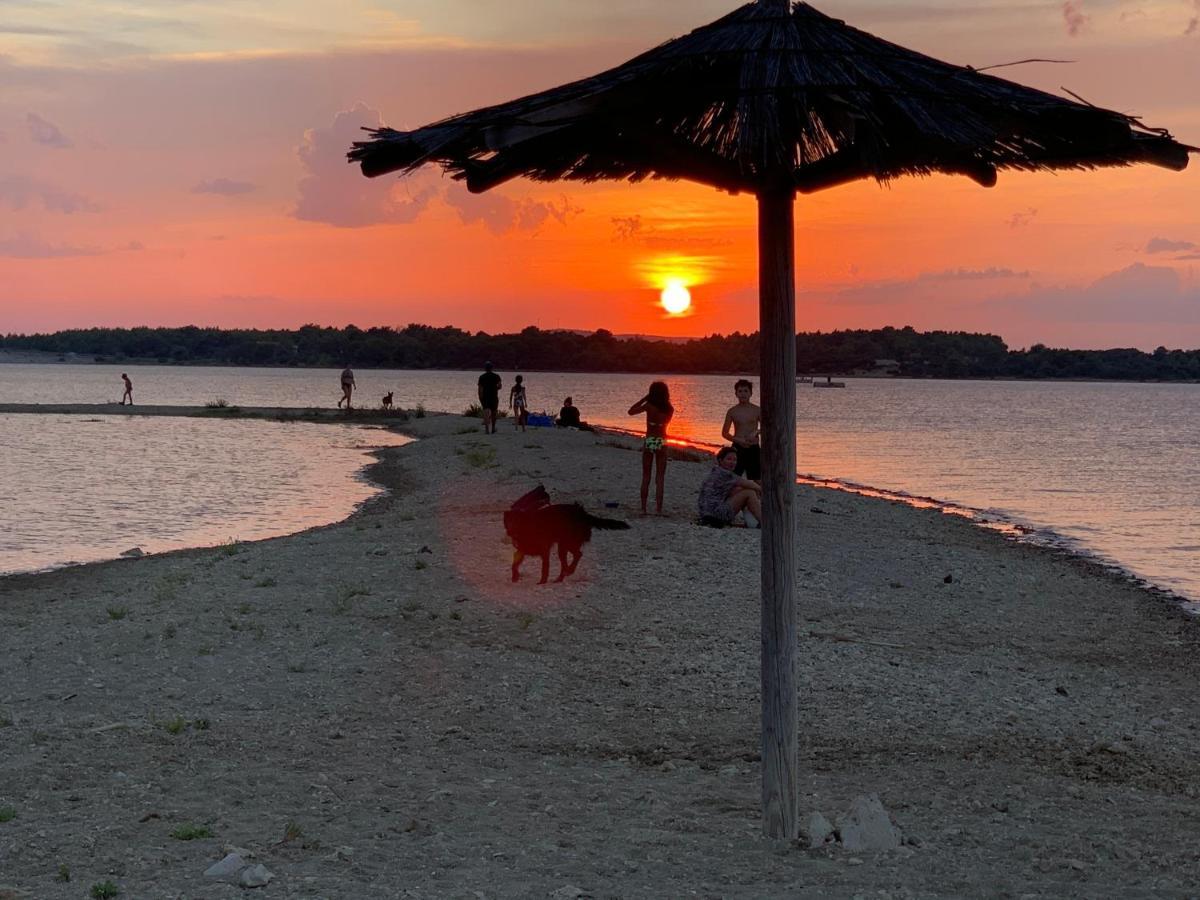 Aparthotel Dalmacija Privlaka  Bagian luar foto